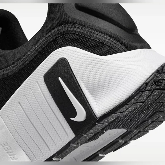 Nike Black and White Slip-On Training Sneakers / Nike Free Metcon 6 - NEW!! - Picture 3 of 12